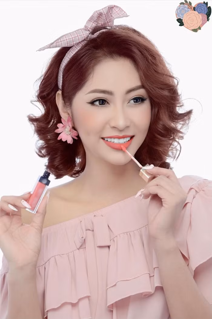 Trên trang cá nhân, Thu Thảo tiết lộ, cô bị kẻ thứ ba khủng bố thách thức đến hoảng loạn tinh thần. Thay vì được chồng bảo vệ, anh ta lại nhục mạ vì cô xấu xí khi mang bầu, sinh con, thậm chí còn ra tay đánh vợ. Người đẹp phải chịu sự tra tấn tinh thần của chồng và tiểu tam từ lúc bầu bí đến khi ly hôn.