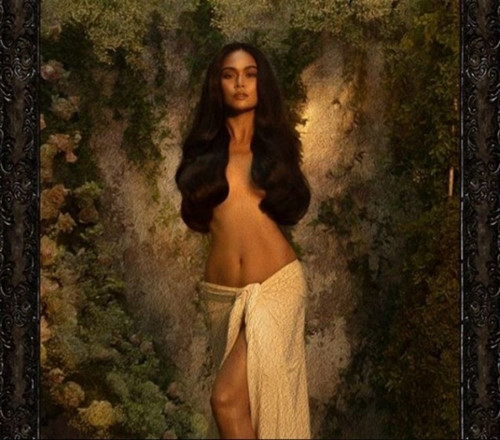 Quyến rũ trong bức ảnh bán nude nghệ thuật, thế nhưng nhìn kĩ mới thấy trông người đẹp như mất hai tay vì sự cố chỉnh sửa ảnh.