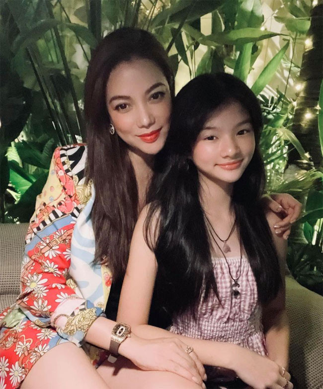 Nhiều nhãn hàng mời Bảo Tiên làm mẫu nhưng Trương Ngọc Ánh đều từ chối. Xem video "Trương Ngọc Ánh tiết lộ lợi nhuận phim Việt triệu đô". Nguồn VTC