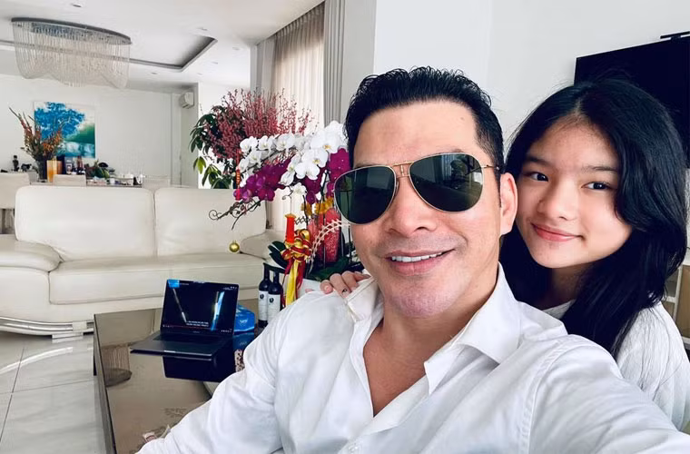 Từ nhỏ Bảo Tiên đã được bố mẹ cho theo học trường quốc tế nên bé rất thành thạo tiếng Anh.