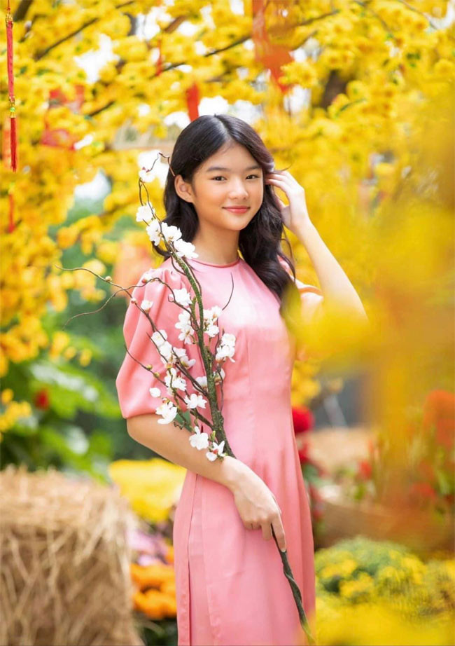 Mới bước sang tuổi 13 nhưng Bảo Tiên đã cao 1m63, khuôn mặt ngày càng sắc nét.