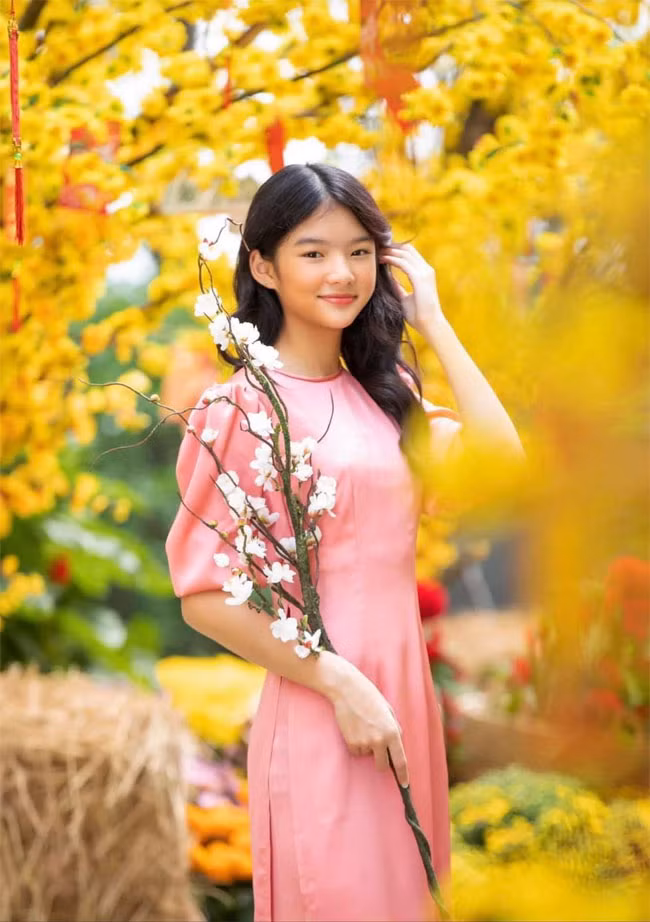 Mới bước sang tuổi 13 nhưng Bảo Tiên đã cao 1m63, khuôn mặt ngày càng sắc nét.