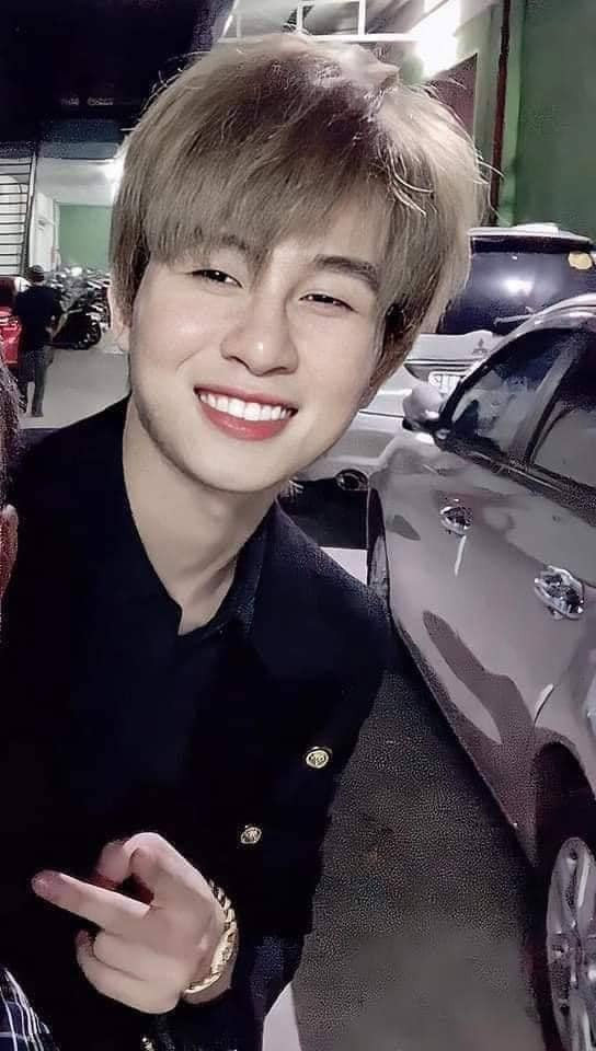 Nhanh chóng trở thành ca sĩ nổi tiếng, Jack chịu khó đầu tư quần áo, đầu tóc hơn nên ngoại hình của anh bảnh bao khác hẳn trước.