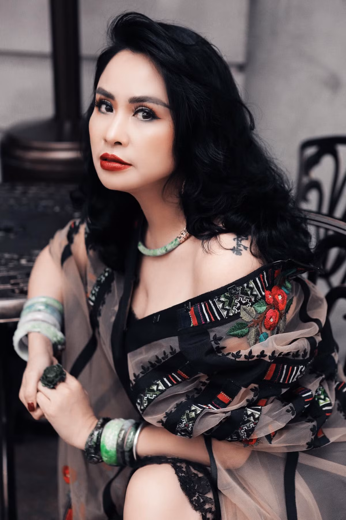 Dù giọng ca "Ôi quê tôi" xăm hình cỡ đại nhưng vẫn nhận được nhiều lời khen đẹp mắt.