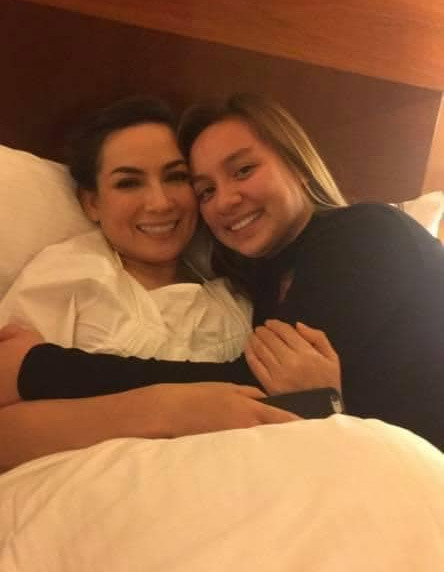 Mãi đến khi Wendy được 25 tuổi và có bằng tốt nghiệp cử nhân, Phi Nhung mới công khai danh tính con gái vì muốn con không bị mọi người soi mói dù cô chịu đủ điều tiếng, tin đồn. (Ảnh: FBNV)