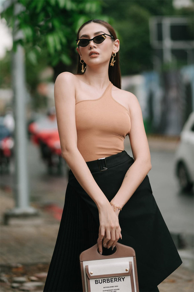 Năm 2017, siêu mẫu Võ Hoàng Yến trở lại sau thời gian dài vắng bóng trên sàn catwalk và nhận lời mời làm cố vấn chuyên môn và giám khảo cho chương trình Người mẫu Việt Nam – Vietnam's Next Top Model 2017 với mùa giải All Stars. (Ảnh: FBNV)