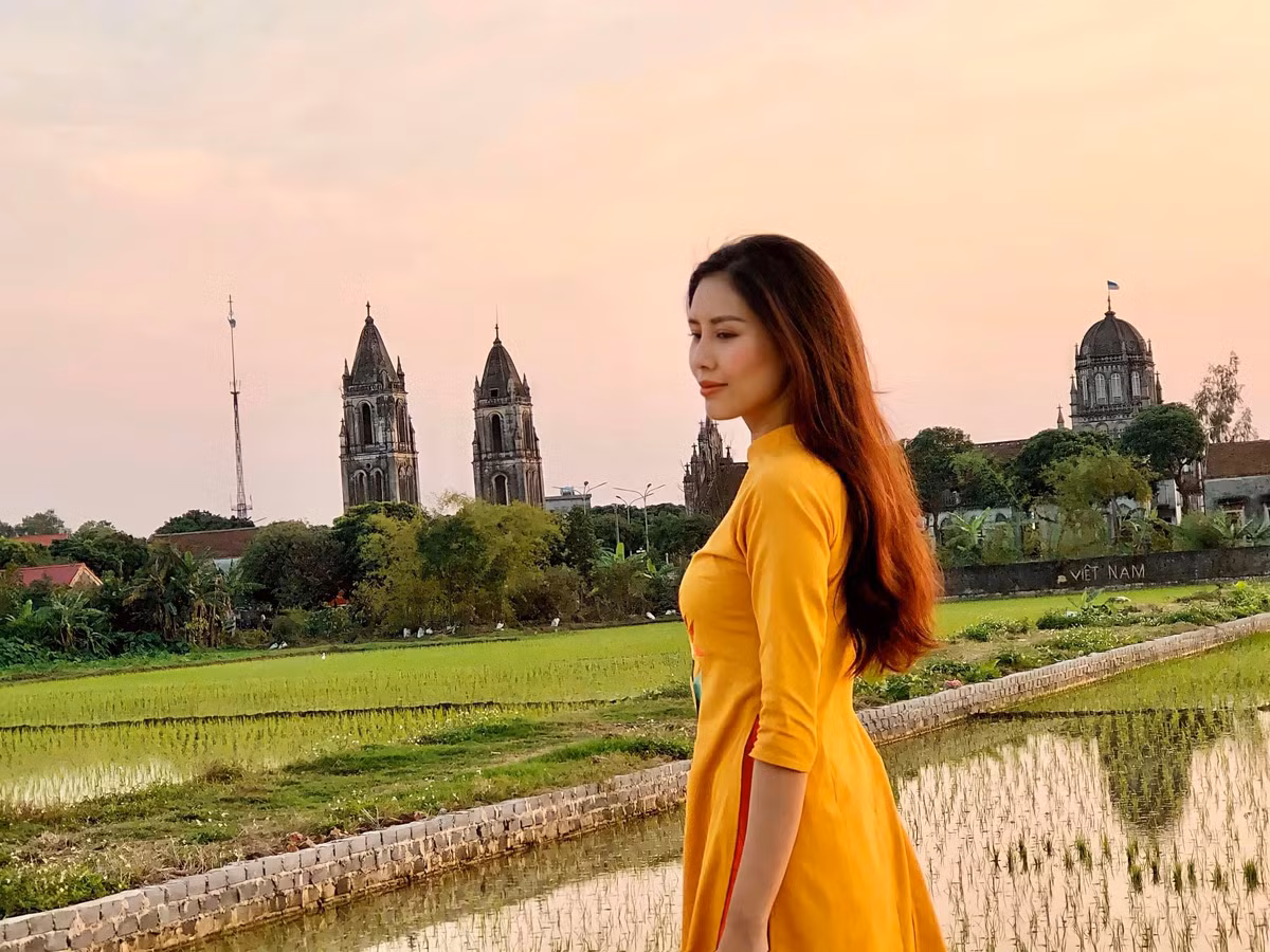 Từng dành "cả thanh xuân" để tham gia các cuộc thi nhan sắc, hiện tại, Người đẹp Biển - Top 5 Hoa hậu Việt Nam 2010 không lựa chọn cuộc sống hào quang trong làng giải trí. Cô theo đuổi con đường kinh doanh và sống một cuộc sống bình lặng.