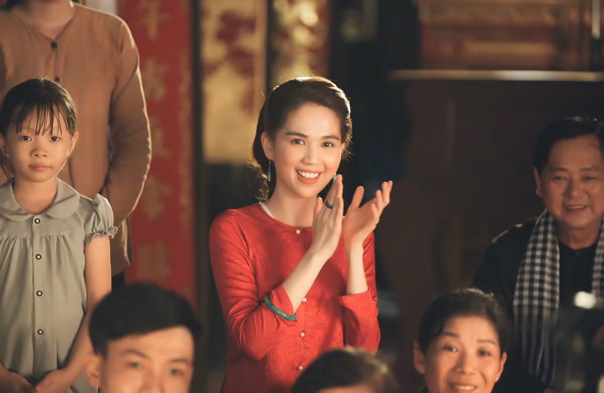 Từ hình tượng quý cô gợi cảm đến cô gái quê, người đẹp 32 tuổi đều toát lên vẻ đẹp thu hút riêng.