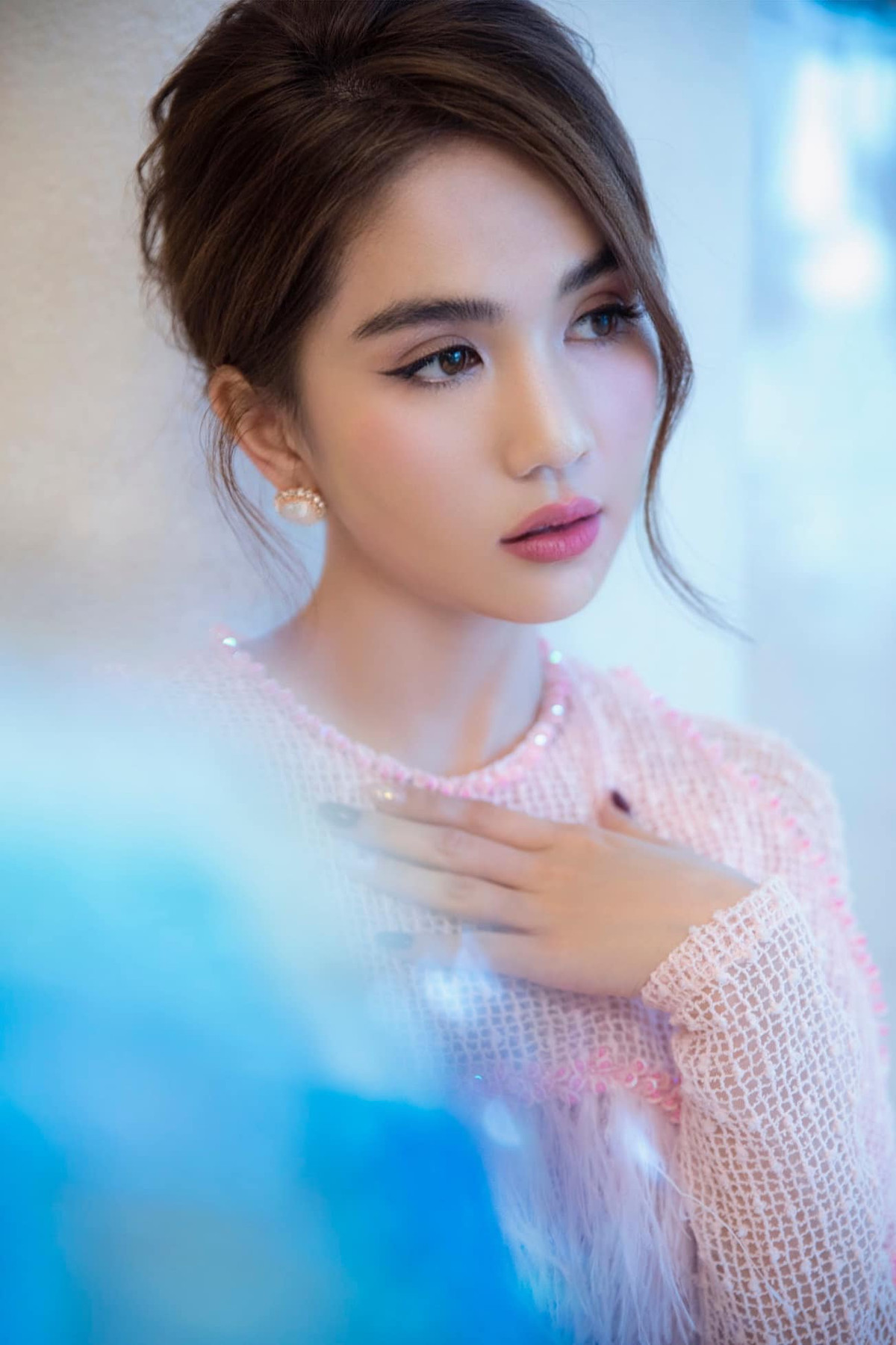 Không cần mặc gợi cảm, chân dài 8X vẫn gây mê bởi nhan sắc xinh đẹp cùng thần thái xuất thần.