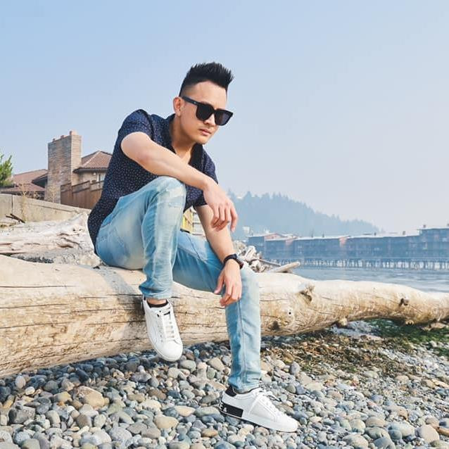 Con trai Hoài Linh được khen đẹp trai như soái ca vì sở hữu nét duyên, tài hoa không kém người bố nổi tiếng.