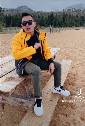 Con trai Hoài Linh có niềm đam mê ca hát.