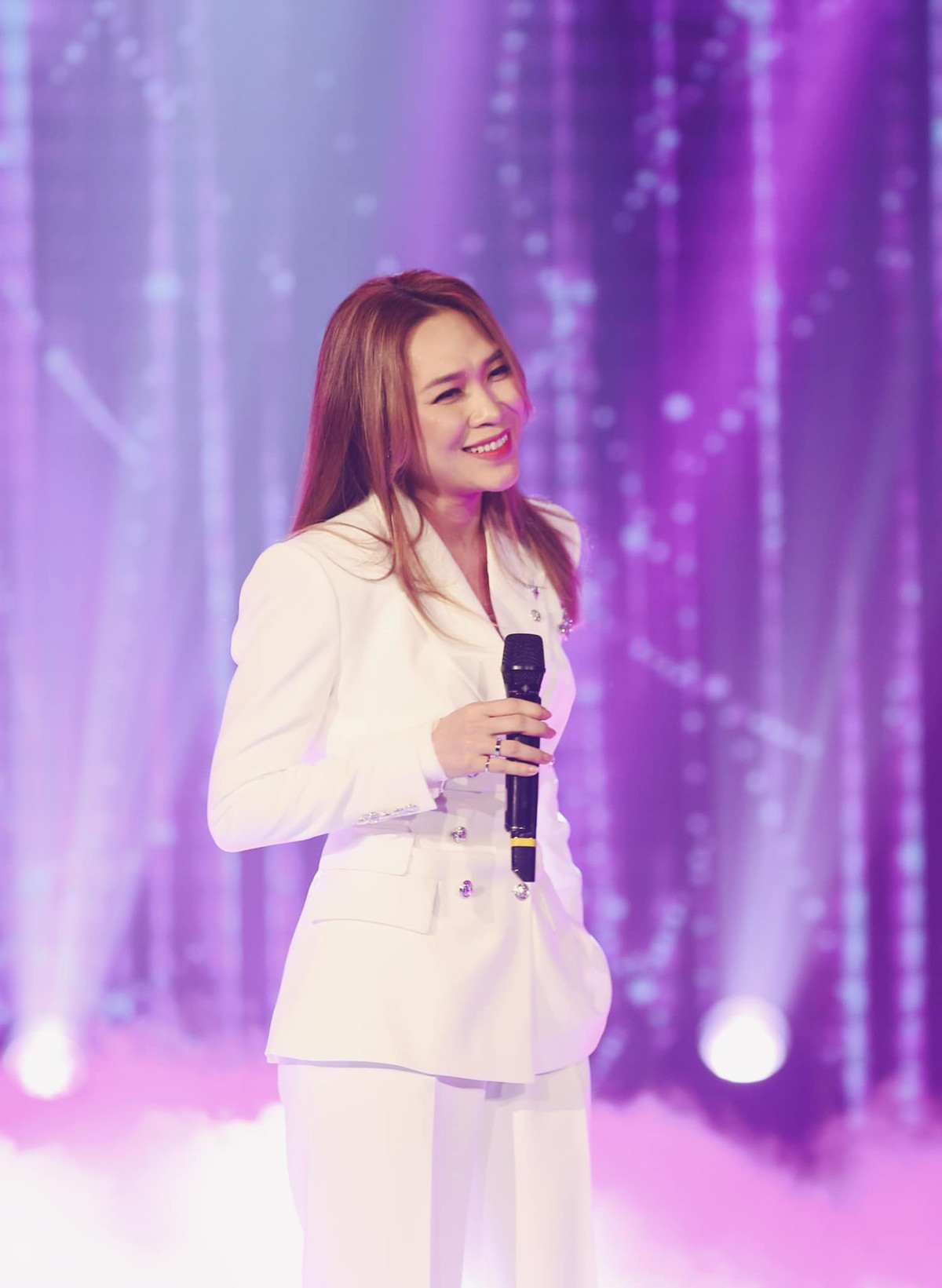 Trong bài phỏng vấn trên VnExpress, giọng ca gốc Đà Nẵng tiết lộ rằng cô từng trải qua ba cuộc tình, dài nhất 10 năm, ngắn nhất 5 năm.