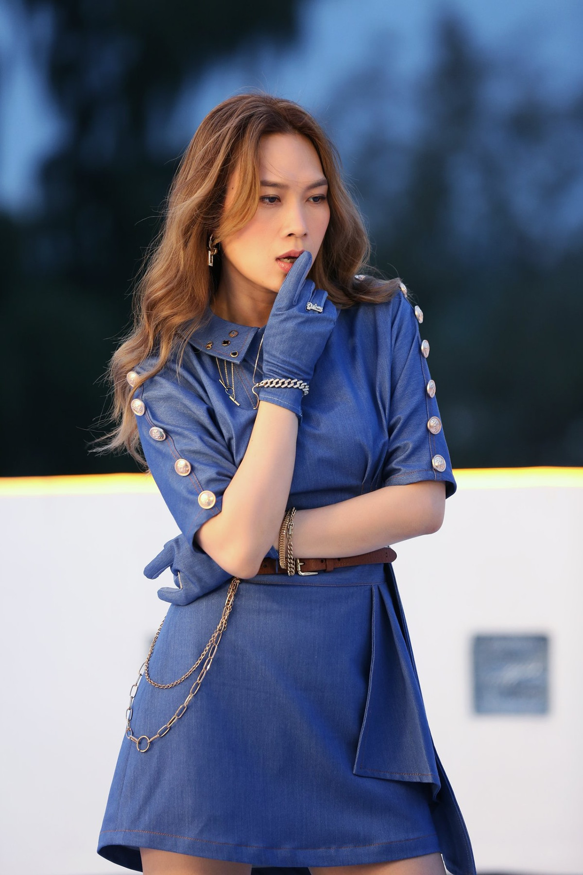 Nhưng có một điều mà các bạn chưa biết… Đó là mình đã mượn tình yêu cá nhân ấy làm chất liệu trong âm nhạc, trong những tác phẩm của mình trong suốt bao nhiêu năm qua để làm hài lòng hàng triệu con tim yêu mình, mình mang đến cho các bạn cảm xúc để bạn cảm thấy được chia sẻ và hạnh phúc, và mình cũng thấy hạnh phúc vì điều đó…".