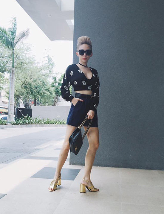 Tạo dáng "khó đỡ" thế này ai theo kịp Tiên ơi!