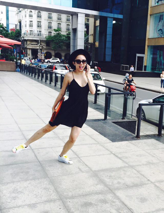 Tóc Tiên luôn sống động trong mọi khuôn hình để "chộp" những khoảnh khắc tự nhiên nhất.