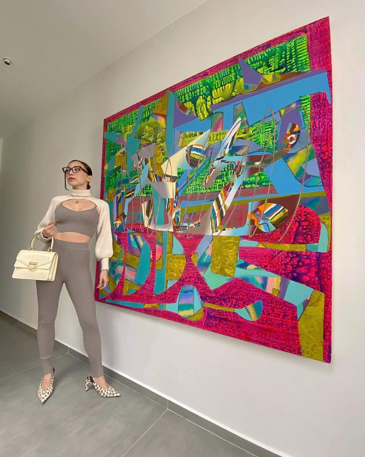 Tóc Tiên không ít lần là nạn nhân trong những bức ảnh "dìm hàng" của ông xã.