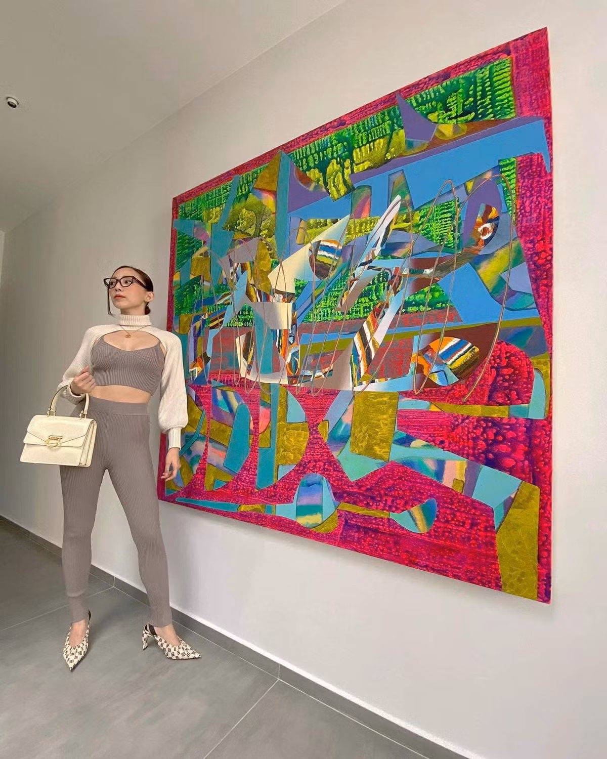 Tóc Tiên không ít lần là nạn nhân trong những bức ảnh "dìm hàng" của ông xã.