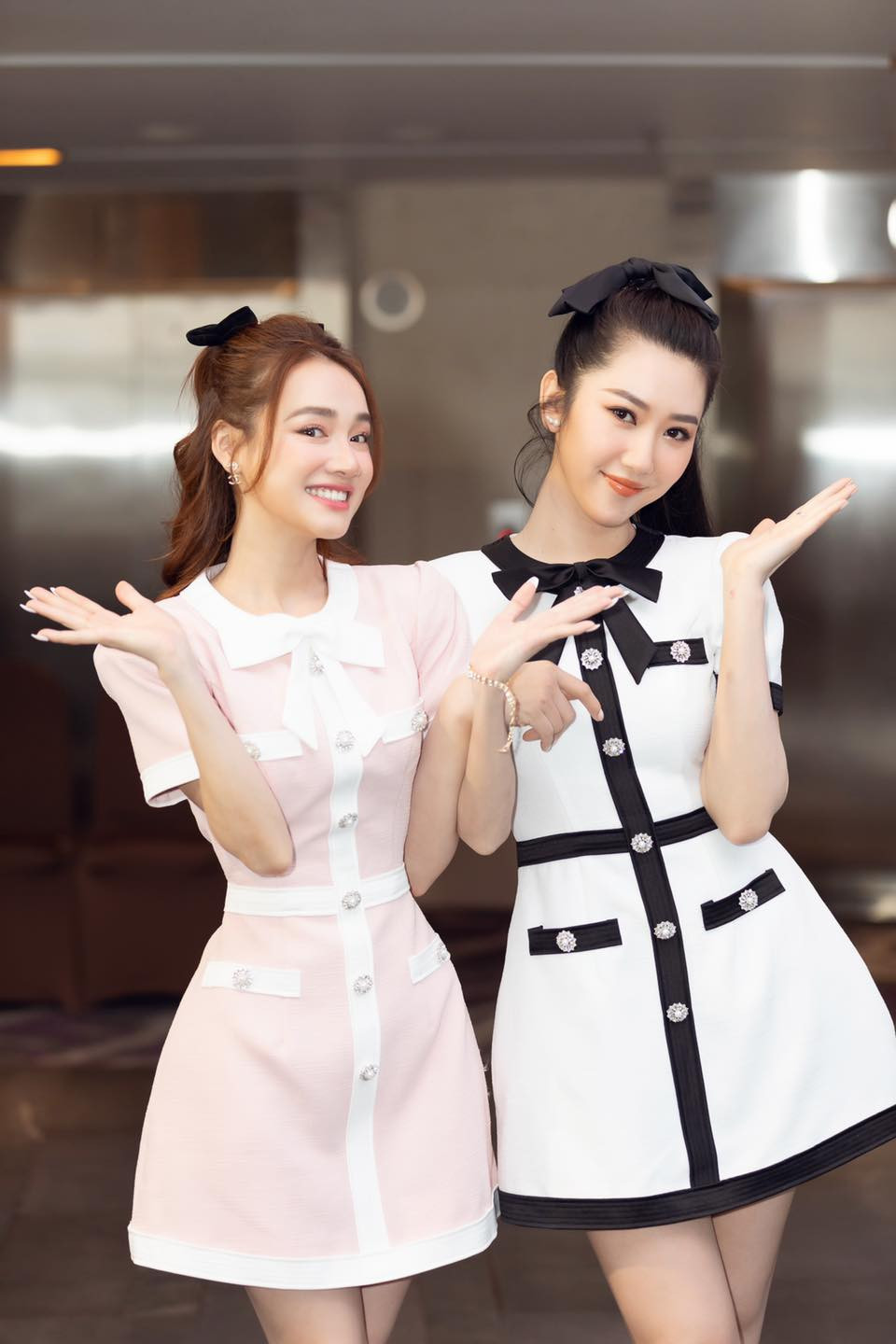 Vẫn giữ được gương mặt xinh đẹp, thế nhưng thân hình ngày càng gầy đi của Nhã Phương khiến nữ diễn viên một lần nữa trở thành tâm điểm bàn tán của công chúng.