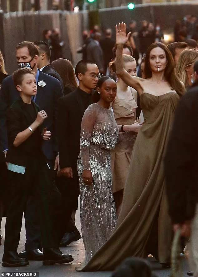 Nữ diễn viên "The Wanted" cho biết các con cô tỏ ra rất thích thú khi được mặc lại đồ của mẹ. (Anhr: Backgrid)