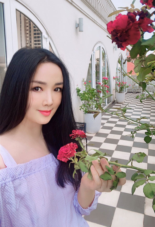 Hiện tại ở tuổi 50, Giáng My vẫn trẻ trung, xinh đẹp như thuở nào. Cô đang tận hưởng cuộc sống giàu có, viên mãn với khối tài sản khổng lồ và điều hành hai công ty truyền thông.