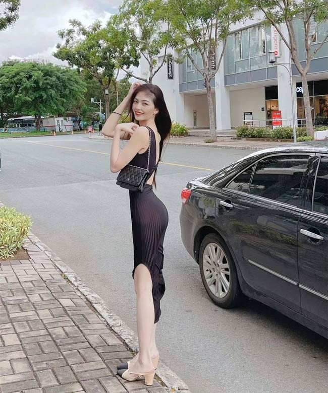 Mỹ nhân gốc Lâm Đồng còn có ưu điểm đôi chân dài và chiều cao đáng mơ ước.