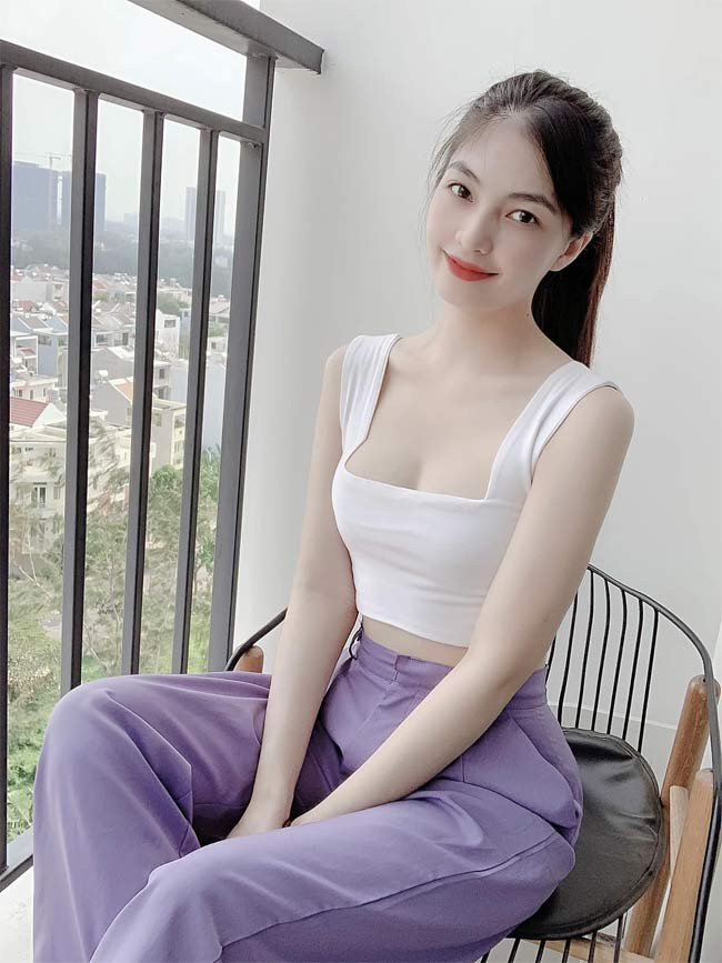 Uyên Endy tốt nghiệp trường Đại học Luật TPHCM và hiện đang làm chủ 2 tiệm nail.