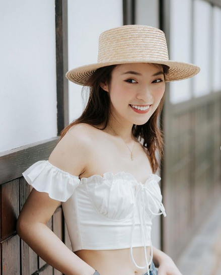 Không sở hữu vóc dáng nóng bỏng, nhưng Khánh Vy đã mạnh dạn thay đổi style của mình sang phong cách gợi cảm hơn.