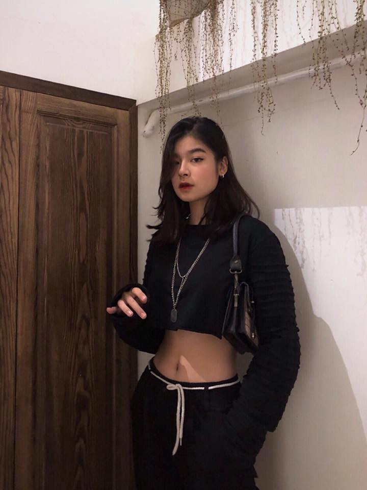 Con gái 16 tuổi của Võ Hoài Nam rất biết cách ăn diện và trang điểm.