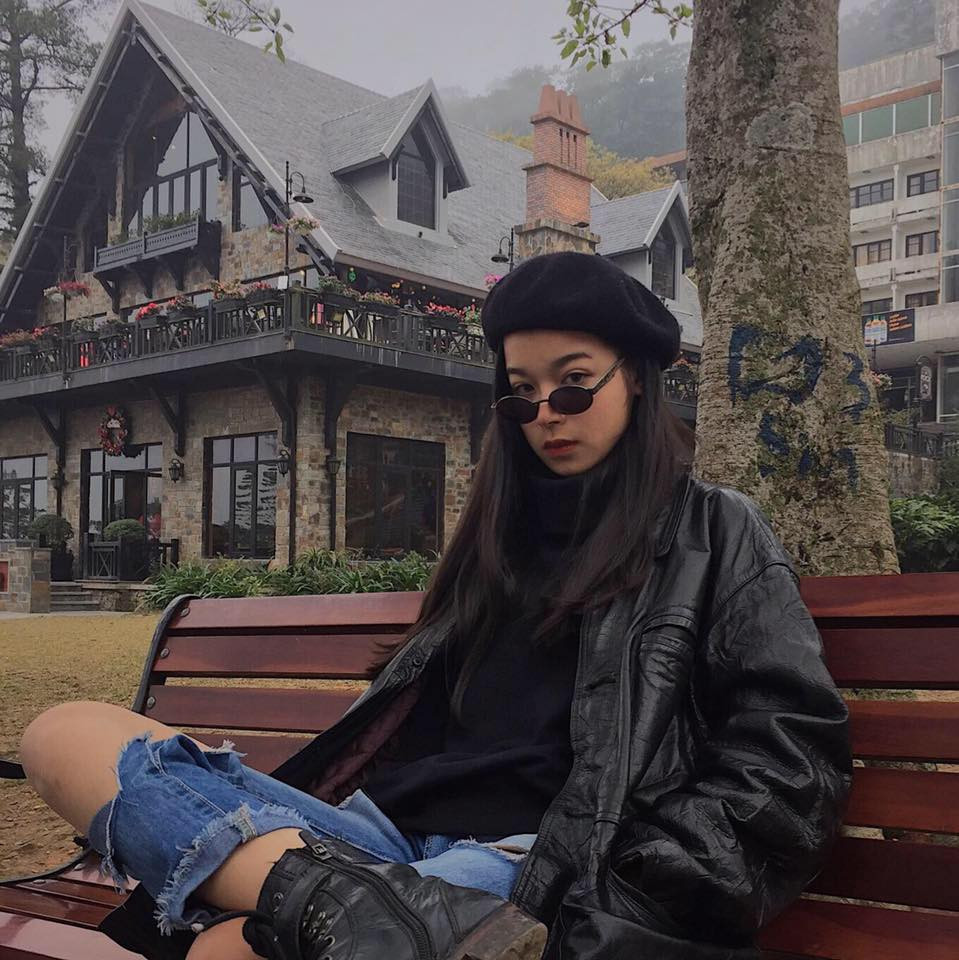 Hoài Anh ít cập nhật ảnh về bản thân trên trang cá nhân. Tuy nhiên, mỗi lần lên sóng, cô bạn khiến ai nấy cũng phải xuýt xoa vì gương mặt xinh đẹp cùng phong cách ăn mặc cực "chất".