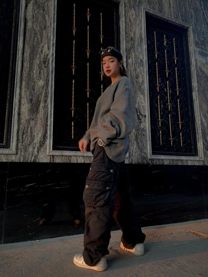 Nhìn hình ảnh trưởng thành của con gái, diễn viên Võ Hoài Nam bồi hồi nhớ về những tháng ngày ẵm bồng, đưa đón con đi học...