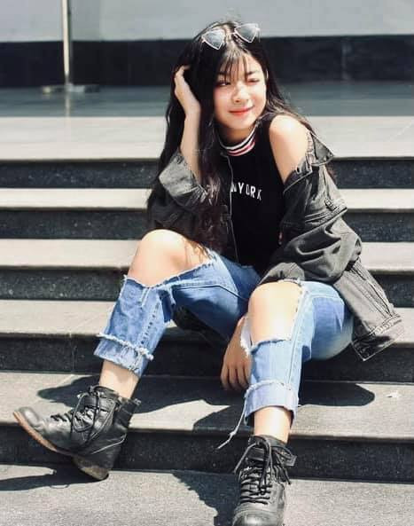 Cô con gái thứ hai của nam diễn viên nhận được sự chú ý hơn cả khi mới đây ông bố nổi tiếng gửi lời chúc sinh nhật con gái tuổi 16 trên trang cá nhân.