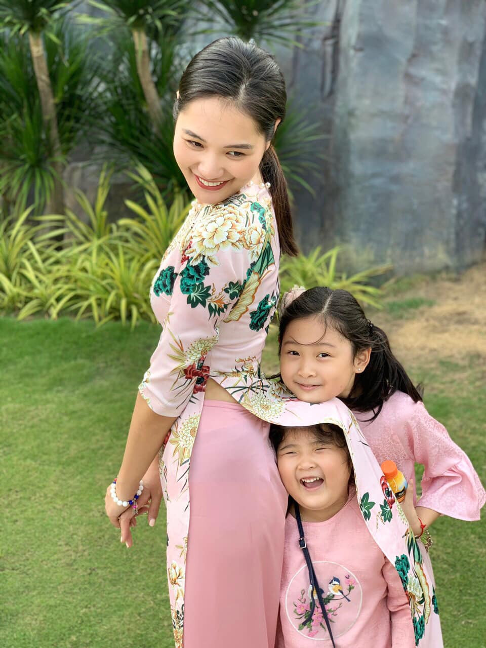 Dù ít tham gia các hoạt động giải trí nhưng Hoa hậu đẹp nhất châu Á 2009 - Hương Giang vẫn là một trong những nhan sắc Việt nhận được nhiều sự quan tâm của người hâm mộ.