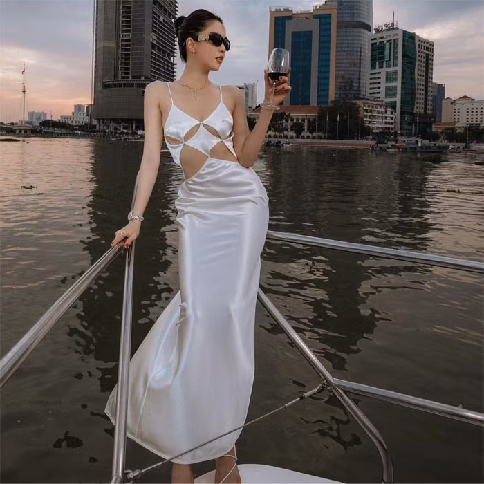 Ngoc Trinh thieu dot anh nhin voi trang phuc “ho tu be“-Hinh-2