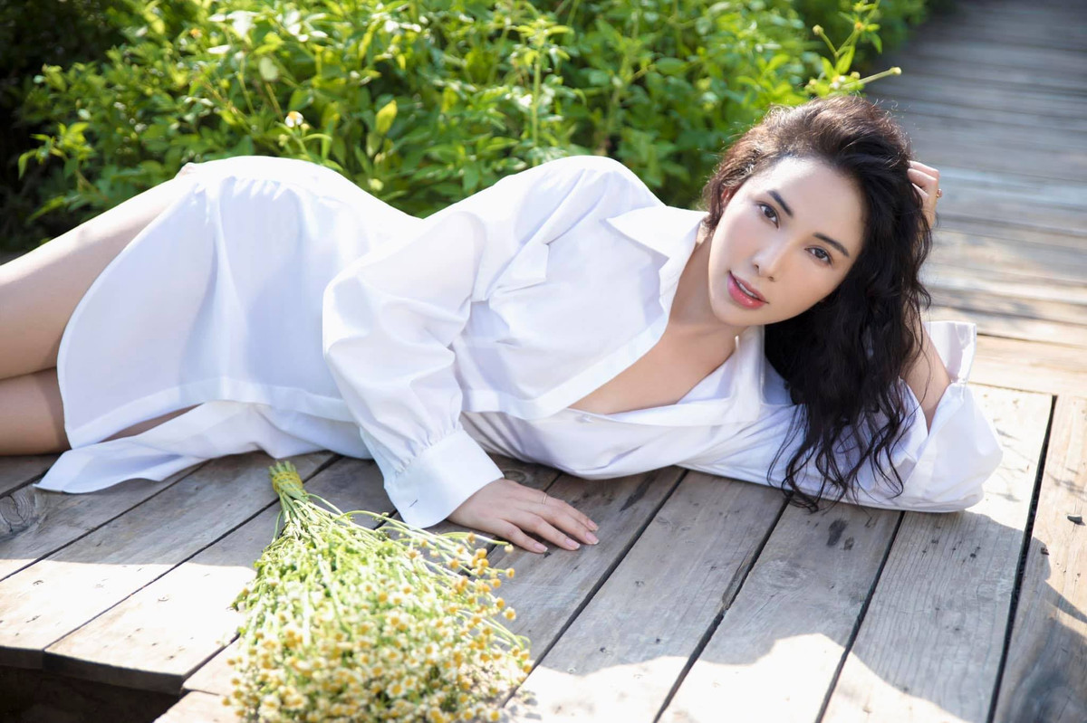 Không chỉ xinh đẹp nóng bỏng, Quỳnh Thư còn khiến nhiều người ngưỡng mộ về độ giàu có, sang chảnh.