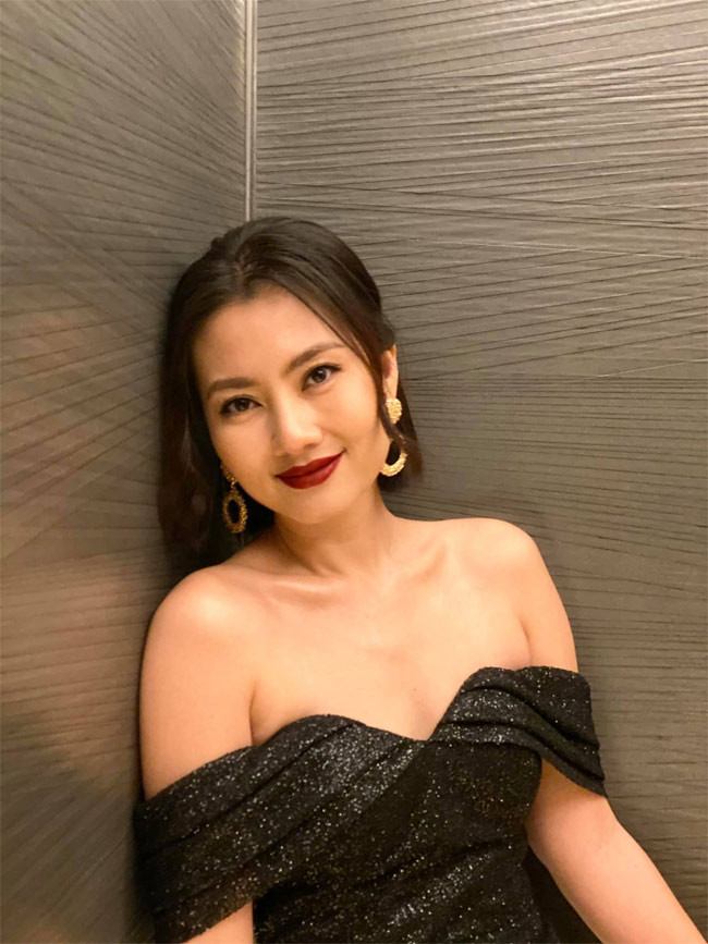 Hình ảnh Ngọc Lan khi chưa tăng 10kg vẫn còn lộ rõ xương quai xanh.