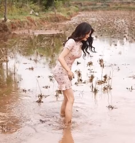 Cố tình ăn mặc phản cảm, không phù hợp bối cảnh có thể khiến người xem tò mò song những trò lố hầu hết sẽ bị đào thải bởi thời gian. Có nổi tiếng cũng chỉ nhất thời.