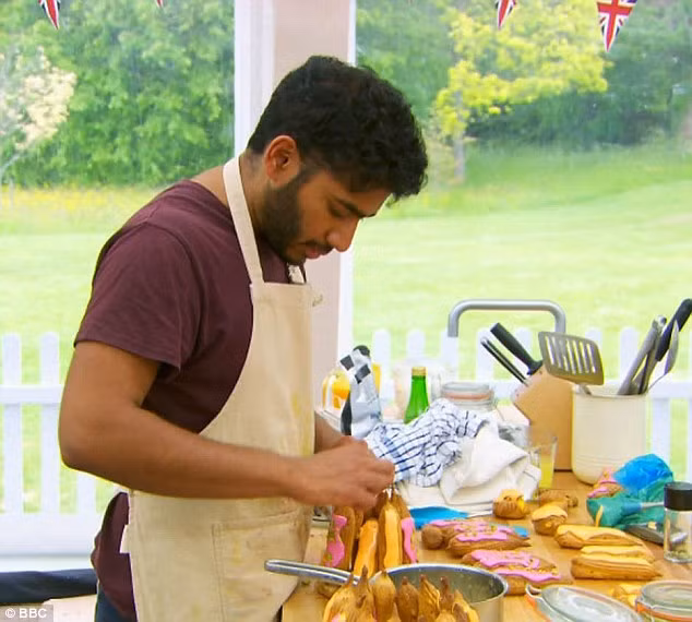 Tham dự chương trình, Tamal Ray nhanh chóng gây ấn tượng bởi kỹ năng làm bánh điêu luyện, đẹp mắt, thường được ban giám khảo khen ngợi. Ngoài ra, chàng trai mang dòng máu Trung Đông trong người này còn đặc biệt thu hút fan nữ bởi khuôn mặt điển trai.