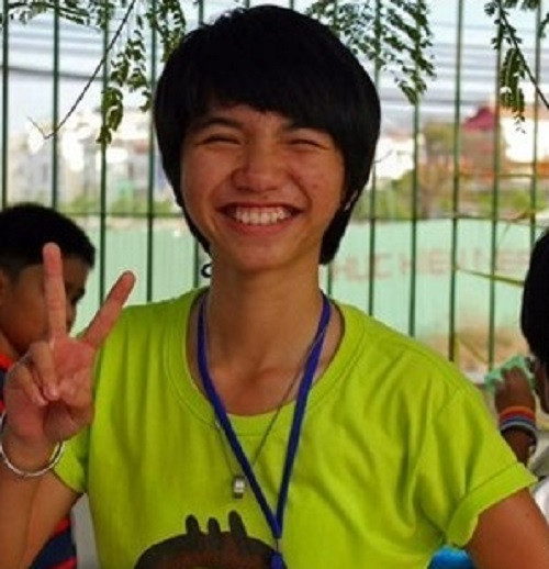 Bill Lê, sinh năm 1996 là 9X người Việt đầu tiên công khai toàn bộ quá trình chuyển giới từ con gái thành con trai của mình thông qua một đoạn quay và dựng cảnh trong nhiều năm. Câu chuyện của Bill Lê – từ một cô gái còi cọc, nhỏ bé sau gần 2 năm chuyển giới và lột xác thành một chàng trai to cao, khỏe mạnh khiến bất cứ bạn trẻ nào cũng phải kinh ngạc.