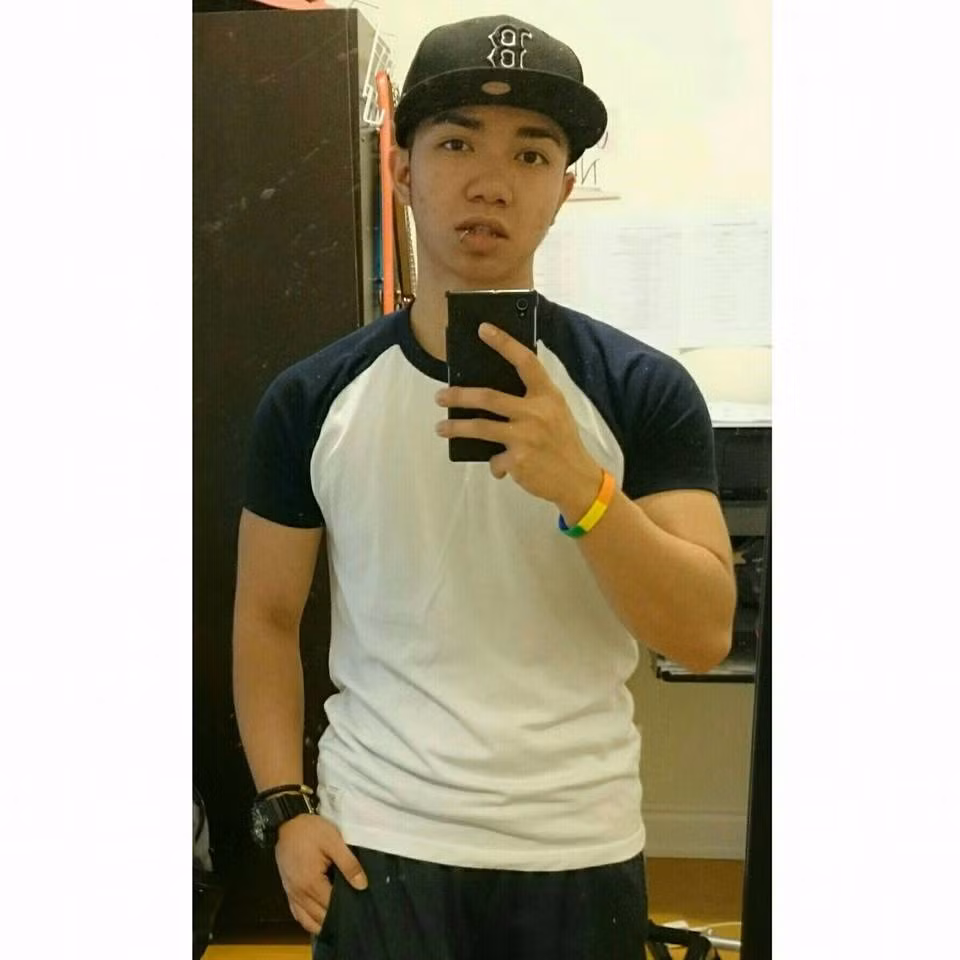 Người chuyển giới và chuyện hôn nhân đồng giới hiện đã được công nhận ở Mỹ, điều này đem đến cho Bill một cuộc sống rất thoải mái, không phải chịu bất cứ áp lực nào xoay quanh giới tính thật của mình. Bill có nhiều bạn bè và gần như tất cả đều biết cậu là một cô gái chuyển giới thành con trai, nhưng họ vẫn rất yêu quý Bill, chia sẻ và coi cậu là một người hoàn toàn bình thường.