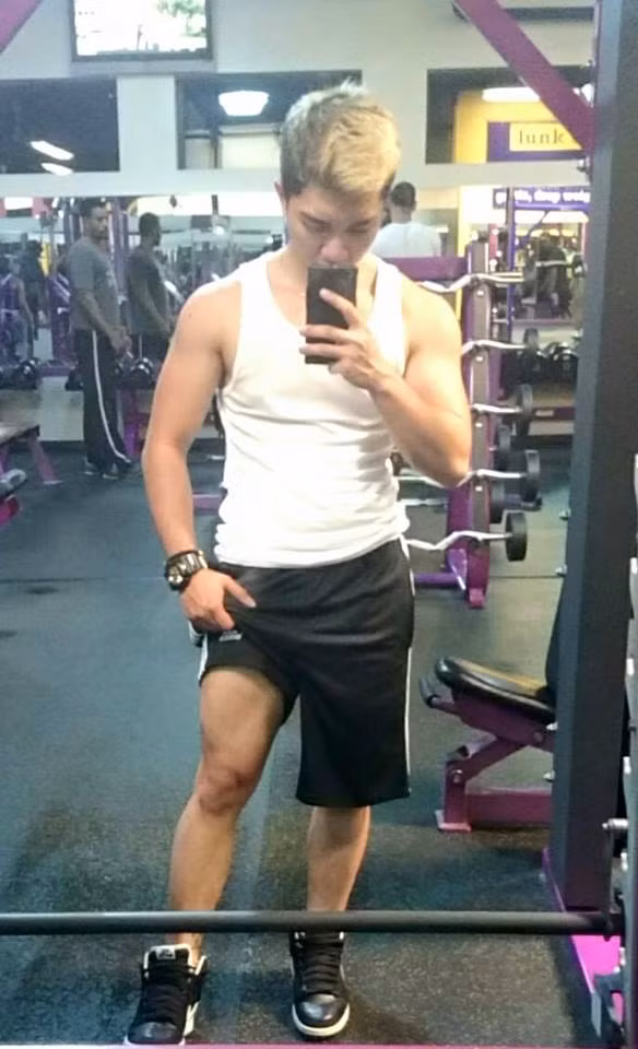 Từ khi chuyển sang Mỹ định cư, tiếp xúc với một nền văn hóa hoàn toàn khác, quan điểm sống thoáng đạt hơn nên Bill đã lại một lần nữa cởi mở bản thân hơn sau chuỗi ngày dài che dấu ước muốn của mình. Trước đây Bill để tóc dài, ăn mặc nữ tính để chiều lòng bố mẹ, nhưng khi sang Mỹ cậu đã quyết định cắt tóc, ăn mặc đồ con trai bụi bặm với khát vọng được sống thật với bản thân mình.