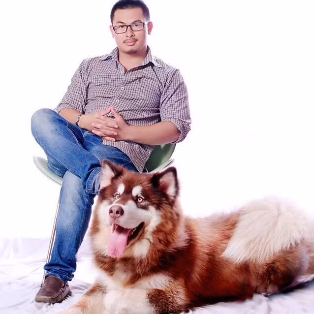 Do có tình cảm, sự thân thiết đặc biệt từ bé với anh Thiện nên dễ hiểu vì sao A Ngưu lại có hành động bênh vực, bảo vệ anh khi thấy anh bị vợ đánh, bắt nạt. Hành động này khiến nhiều bạn trẻ yêu chó, quý mến động vật như ghen tị, thèm muốn có một chú chó trung thành như vậy.