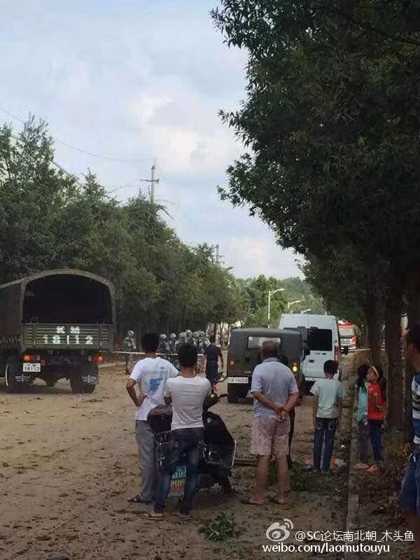 Ngay sau đó, Quân đội Trung Quốc đã có mặt và phong tỏa hiện trường, giấu kín mọi thông tin. Tất cả các tờ báo Trung Quốc cho đến hôm nay đều không có bất kỳ thông tin nào liên quan tới vụ tan nạn. Nguồn ảnh: Weibo