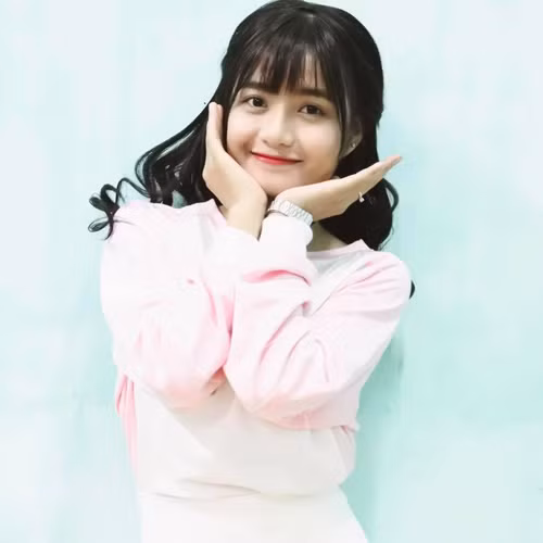 Võ Ê Vo chia sẻ, cô đặc biệt có cảm hứng cover các ca khúc của ca sĩ Thái Bình với nhạc bắt tai và lời ý nghĩa. Dù gặp nhiều rắc rối bởi danh xưng “bạn gái Sơn Tùng” và bị mang tiếng dựa hơi sao Việt để nổi tiếng nhưng mỗi khi thần tượng ra MV mới, nữ sinh xứ Huế vẫn dành thời gian cover.