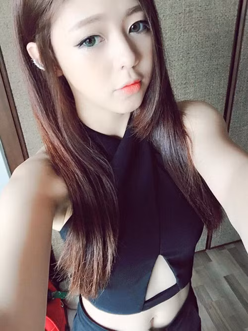 Đây không phải lần đầu tiên, Kim Cương cover hit của Sơn Tùng. Trước đó, cô nàng từng gây chú ý với clip cover ca khúc “Khuôn mặt đáng thương”.