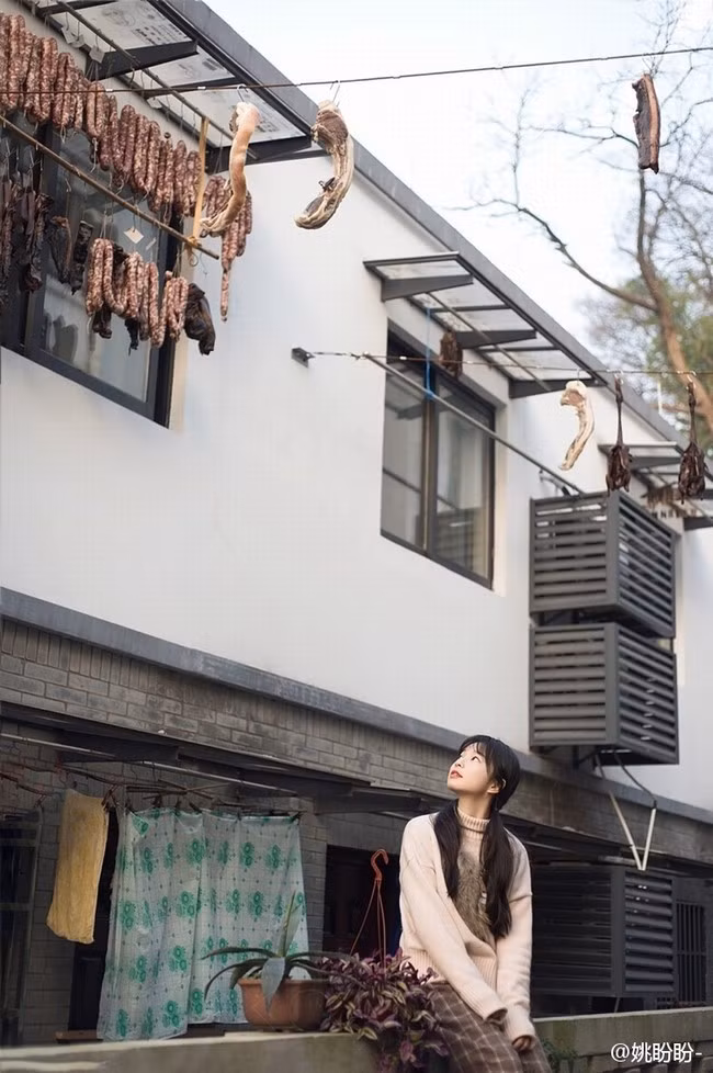 Cô nàng hiện đã sở hữu hơn 100 ngàn lượt theo dõi trên Weibo.