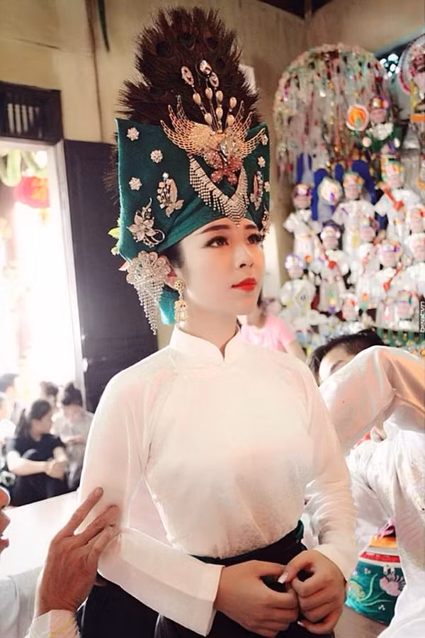 Dù ở góc chụp nào, những cô đồng xinh đẹp này đều toát lên sự cuốn hút riêng.