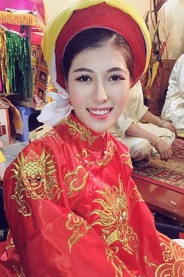 Hầu đồng là một nghi thức trong hoạt động tín ngưỡng dân gian của nhiều dân tộc, trong đó có tín ngưỡng dân gian Việt Nam. Người ta tin rằng các vị thần linh có thể nhập vào thân xác các ông đồng, bà đồng nhằm phán truyền, diệt trừ tà ma, chữa bệnh, ban phúc, ban lộc cho các con nhang, đệ tử.