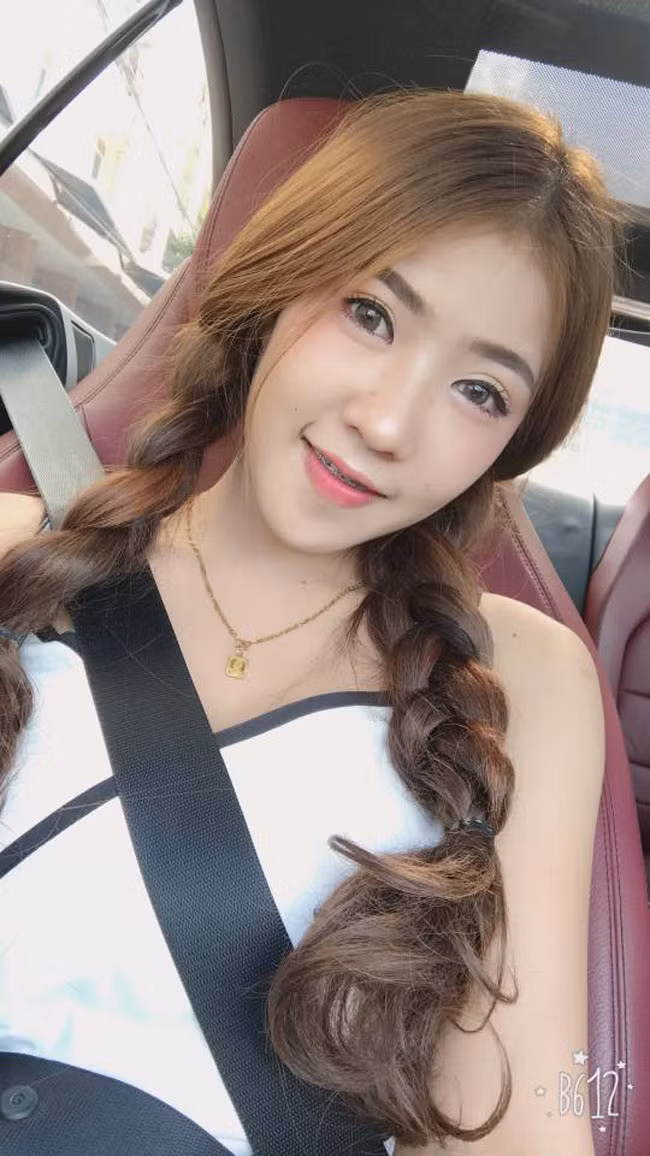 Câu chuyện của cô gái xứ Chùa Vàng khiến nhiều người phẫn nộ. Vốn là một "hot face" (nổi tiếng Facebook), Jarupak nhận được sự chia sẻ, đồng cảm của nhiều người.