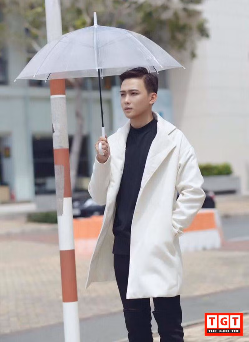 "Ước mơ mình muốn trở thành một người mẫu chuyên nghiệp và cả lấn sang làm một ca sĩ mong mọi người sẽ ủng hộ cho mình trong những chặng đường sự nghiệp tiếp theo"- 9X xứ Thanh chia sẻ.