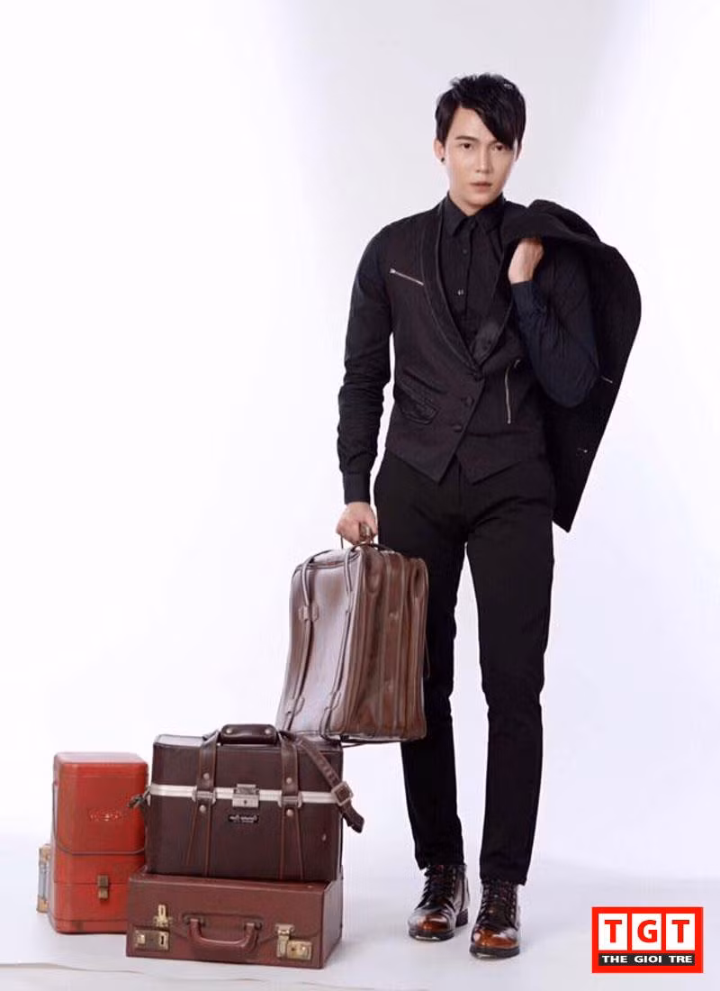 Với chiều cao 1m80 chàng trai đẹp xứ Thanh đã nhận được không ít lời khen có cánh, tuy nhiên đâu ai biết được với chiều cao quá khổ này đã khiến cho 9x gặp phải những chuyện dở khóc dở cười.